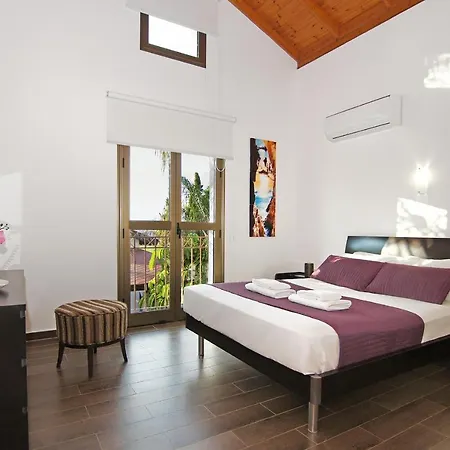 Regina * 아이아 나파